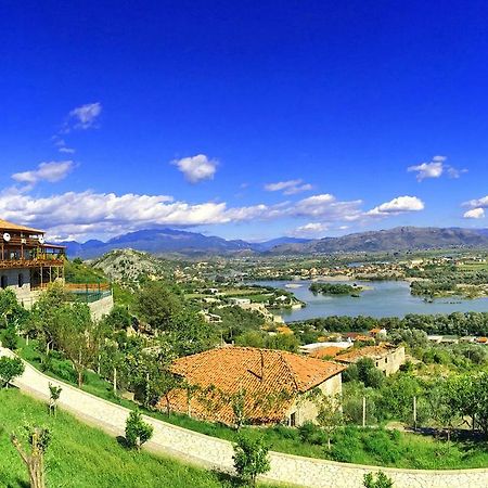 Hotel Shpija E Gjyshit Canaj ภายนอก รูปภาพ