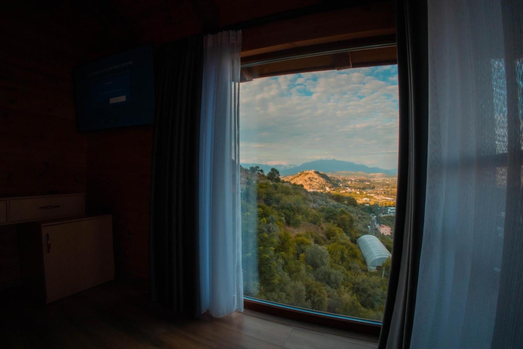 Hotel Shpija E Gjyshit Canaj ภายนอก รูปภาพ