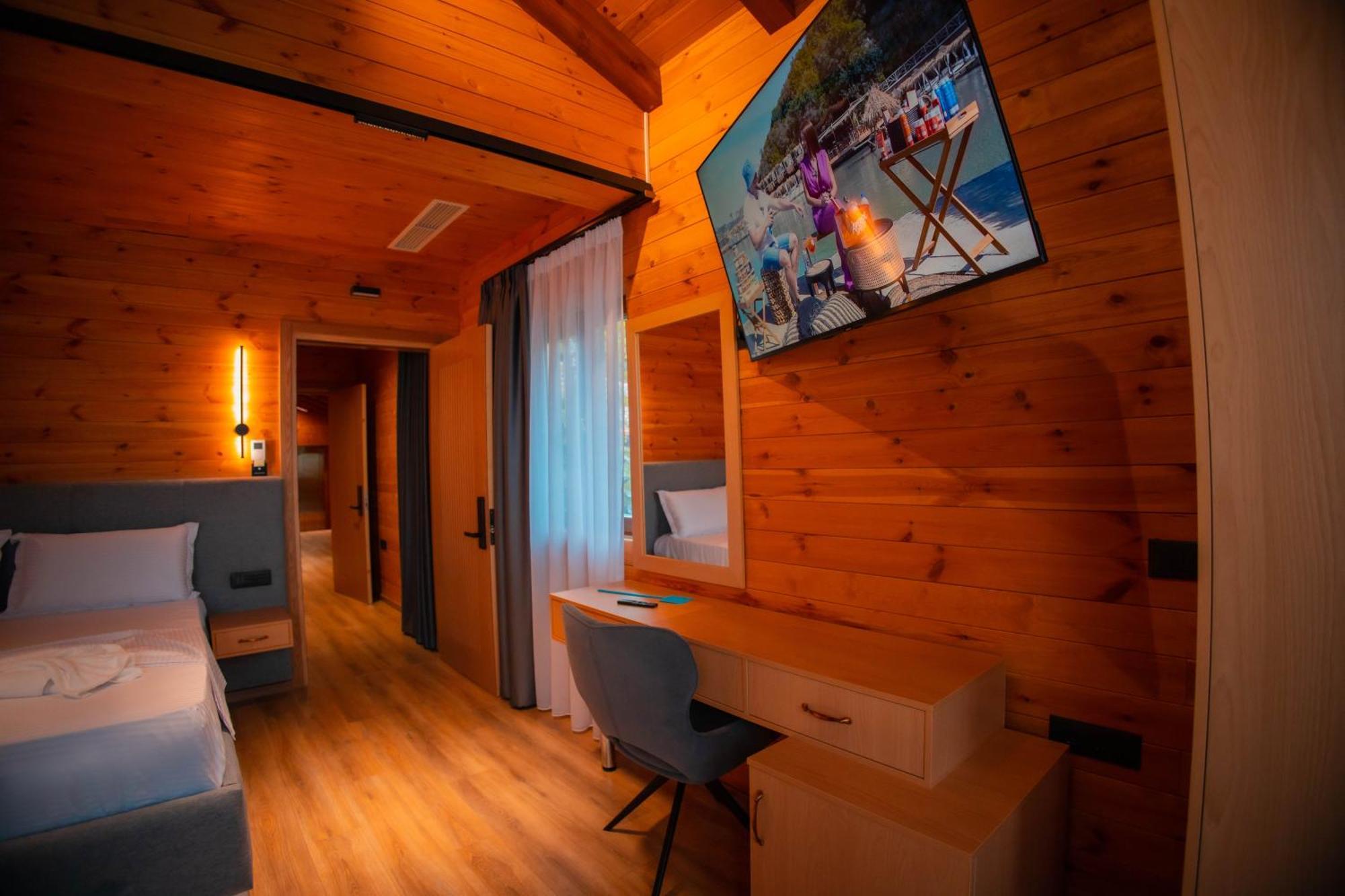 Hotel Shpija E Gjyshit Canaj ภายนอก รูปภาพ