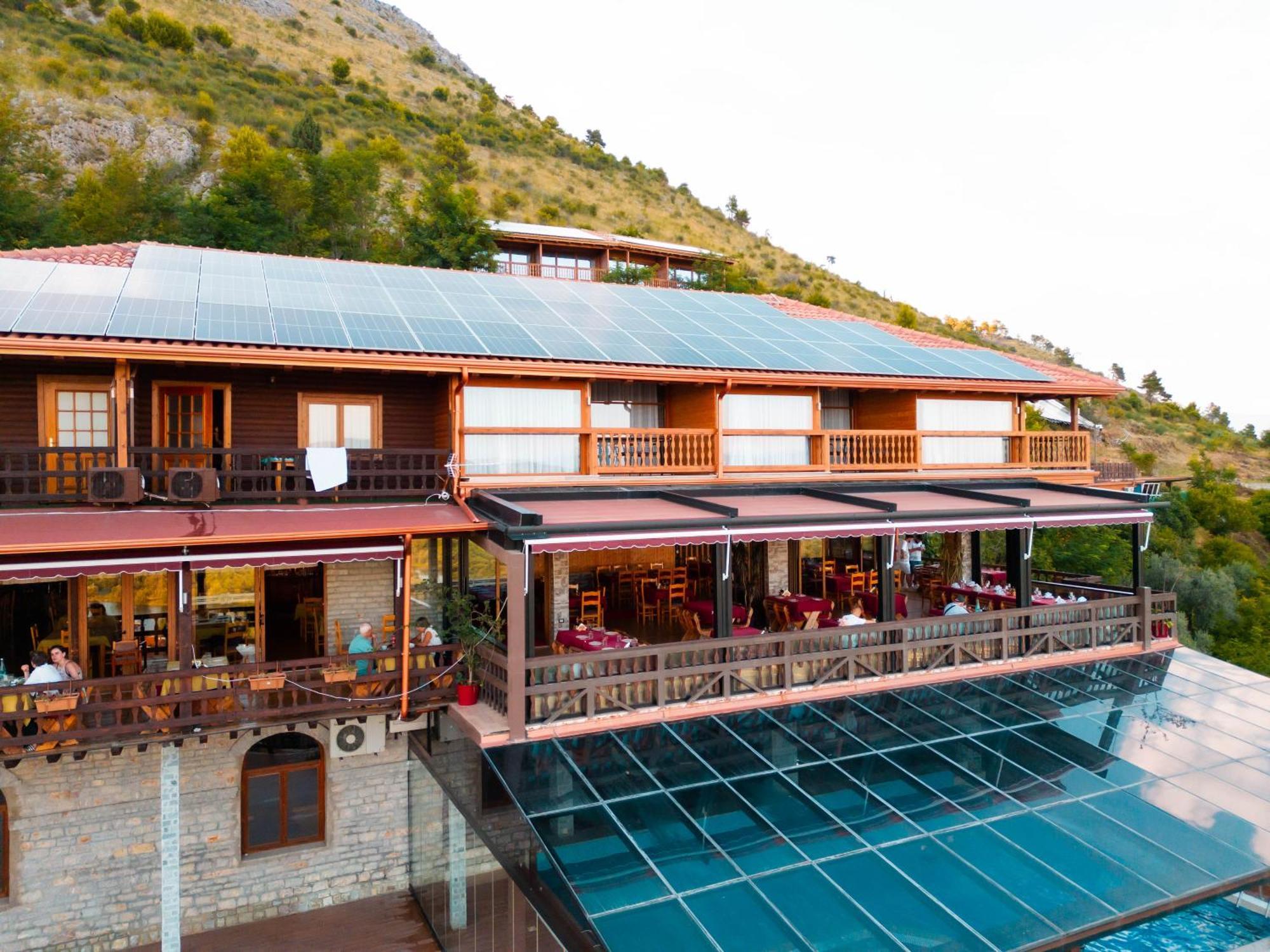 Hotel Shpija E Gjyshit Canaj ภายนอก รูปภาพ