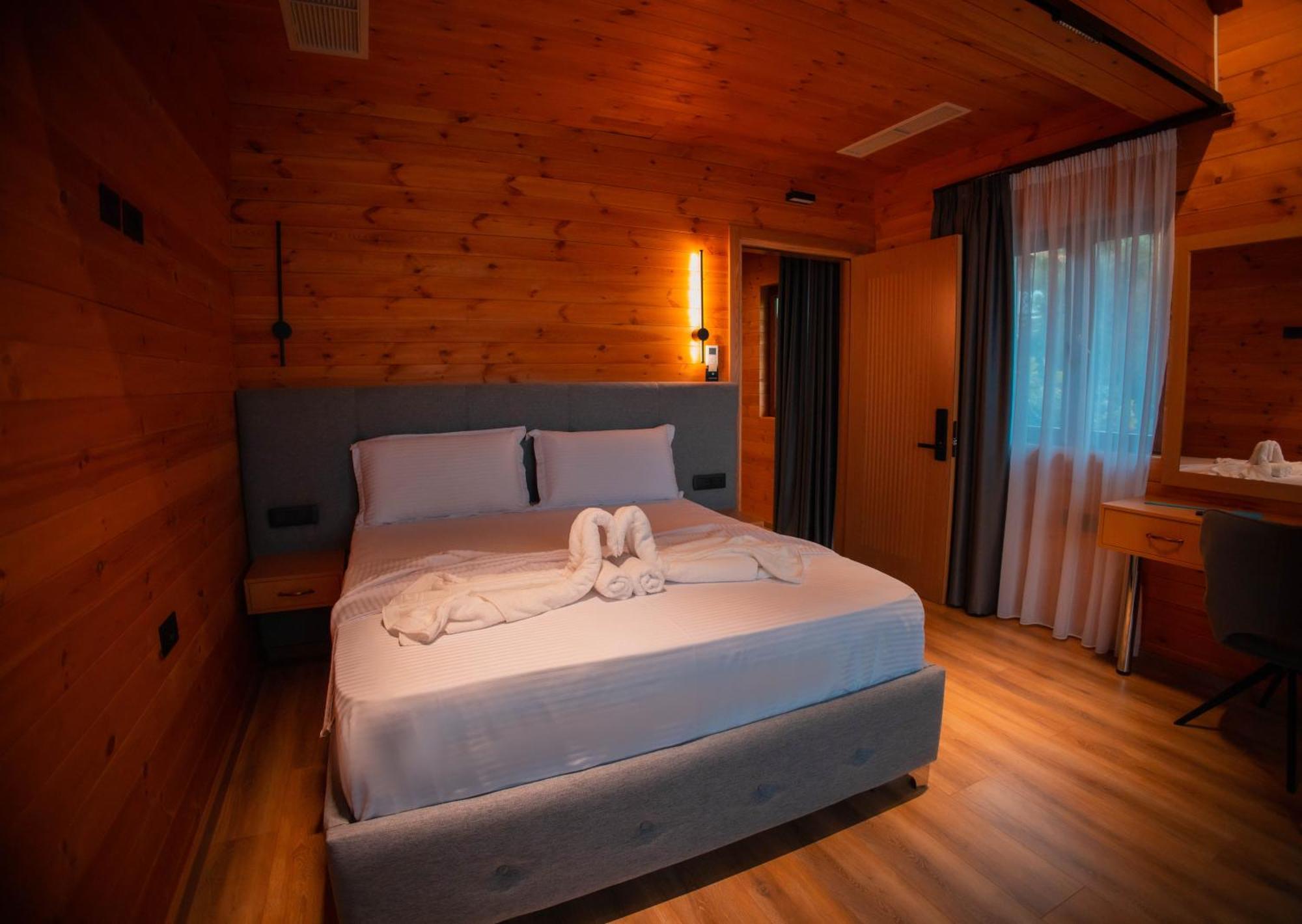 Hotel Shpija E Gjyshit Canaj ภายนอก รูปภาพ