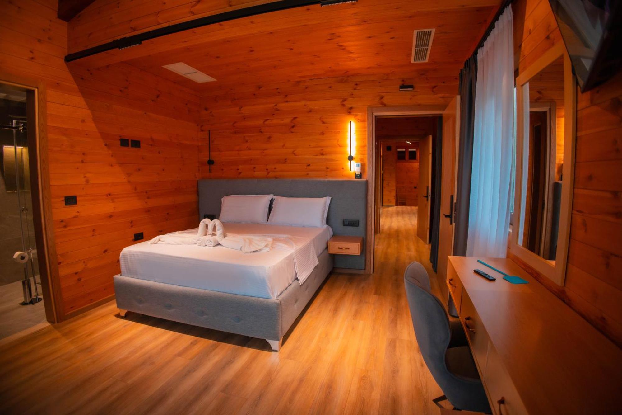 Hotel Shpija E Gjyshit Canaj ภายนอก รูปภาพ