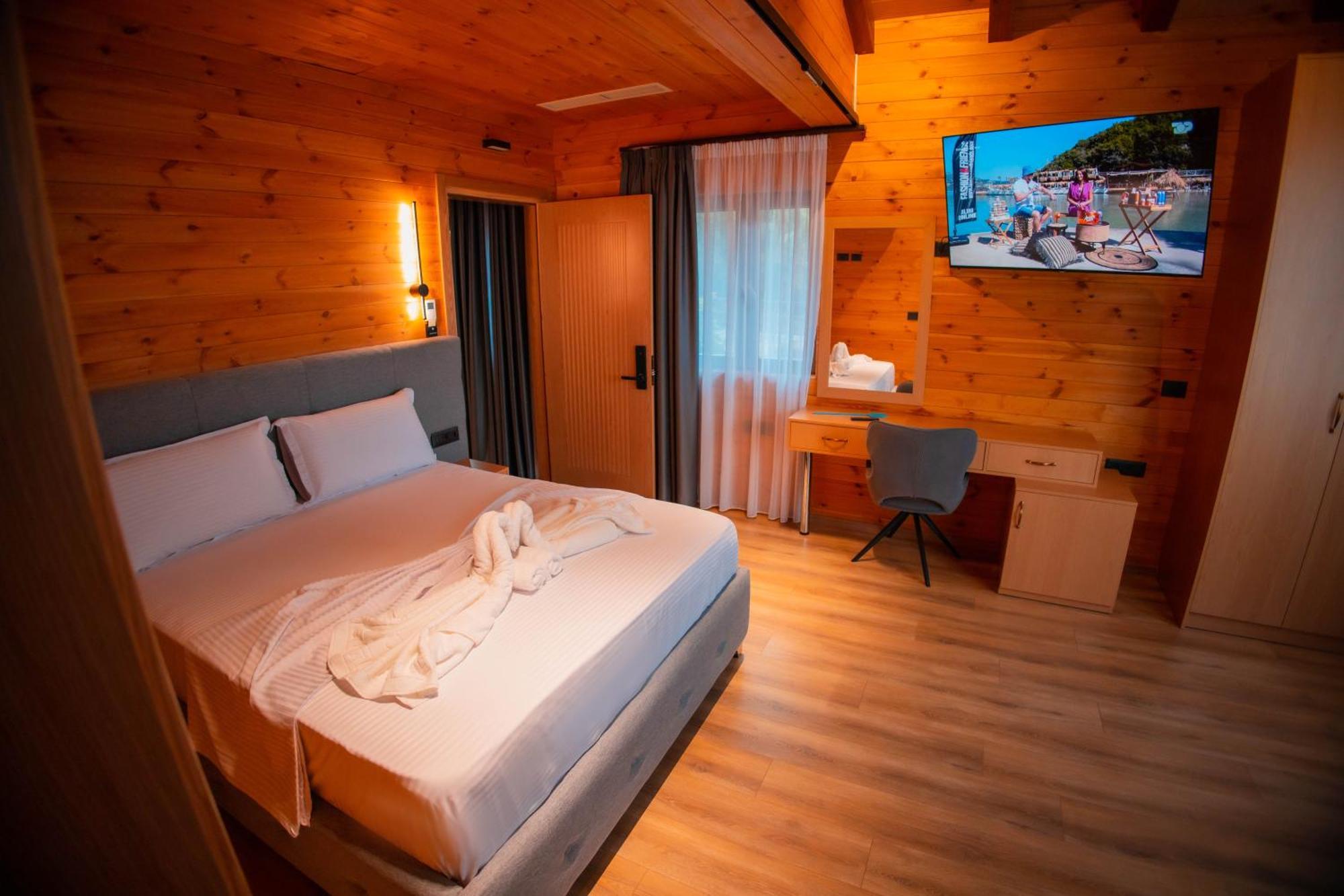 Hotel Shpija E Gjyshit Canaj ภายนอก รูปภาพ