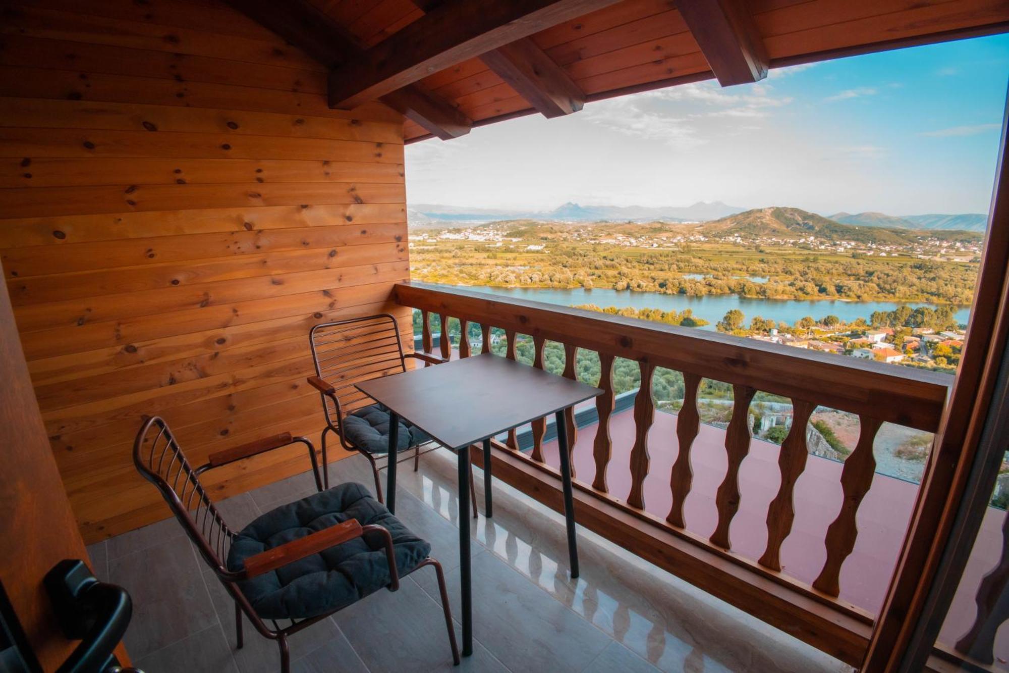 Hotel Shpija E Gjyshit Canaj ภายนอก รูปภาพ