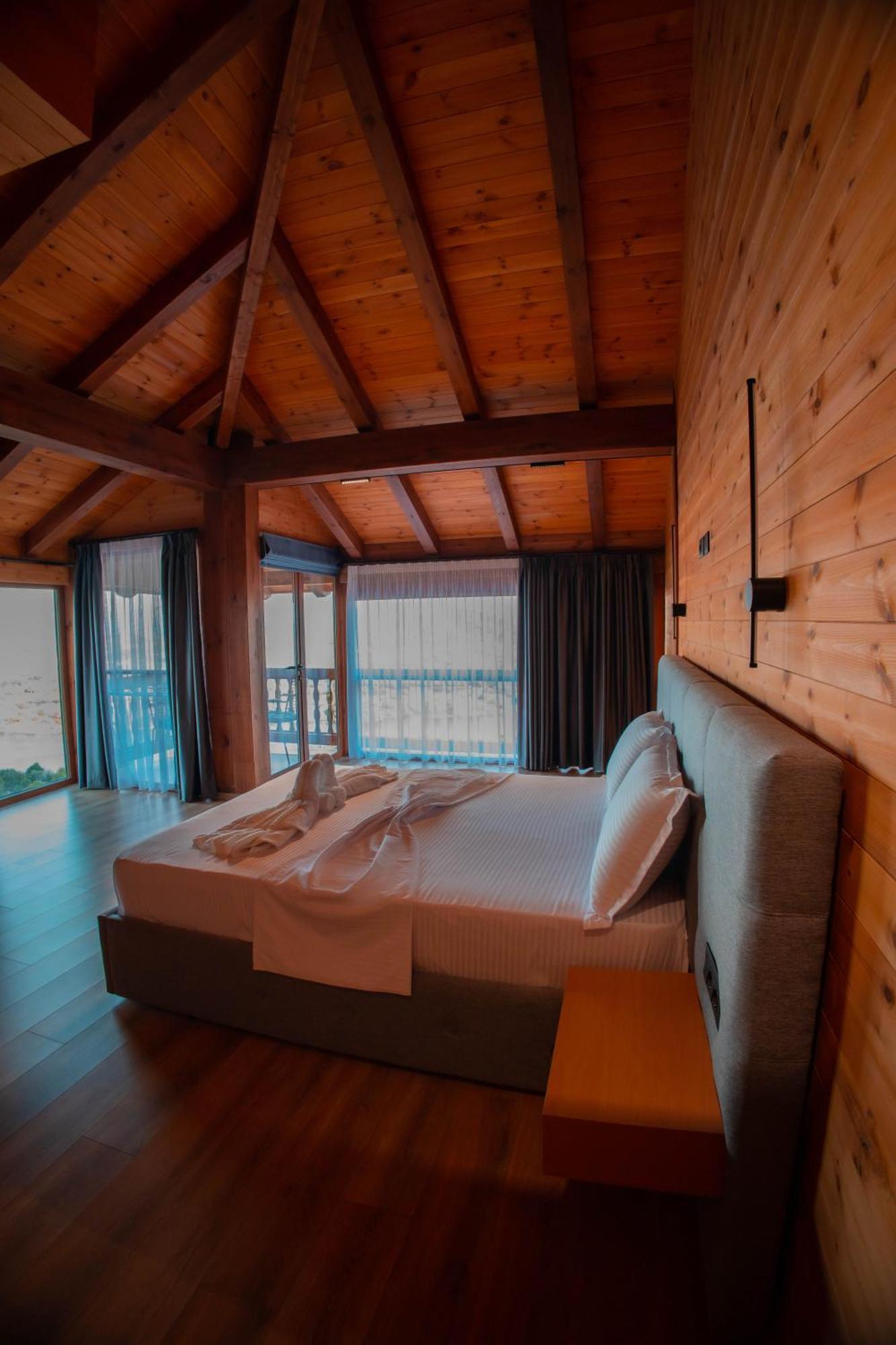 Hotel Shpija E Gjyshit Canaj ภายนอก รูปภาพ
