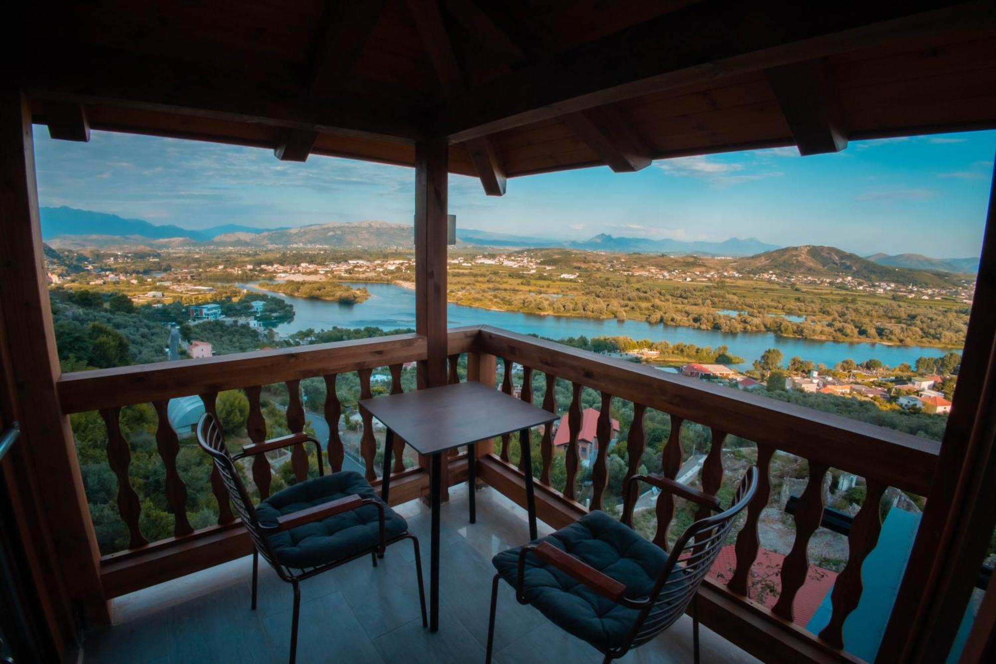 Hotel Shpija E Gjyshit Canaj ภายนอก รูปภาพ