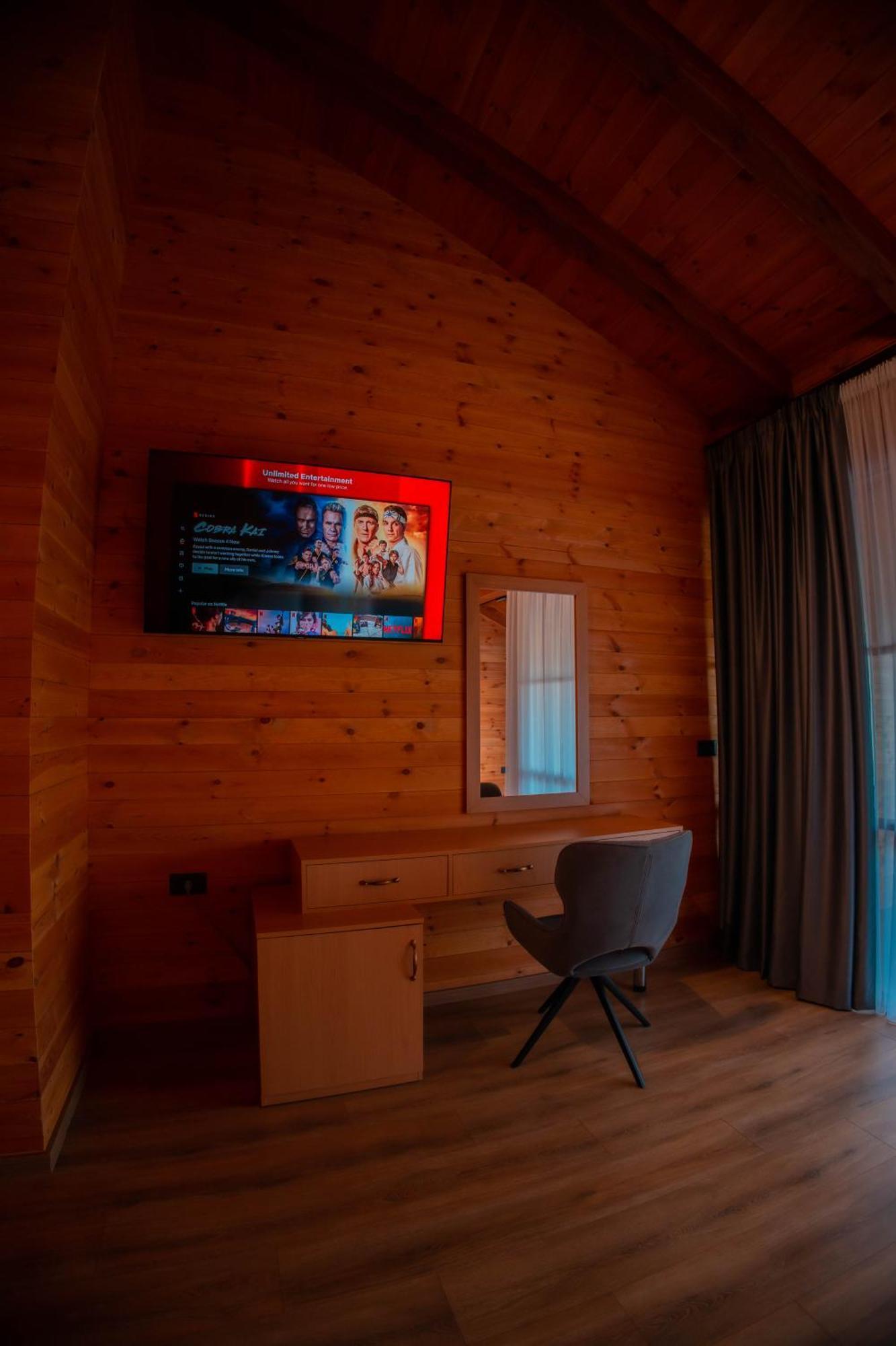Hotel Shpija E Gjyshit Canaj ภายนอก รูปภาพ