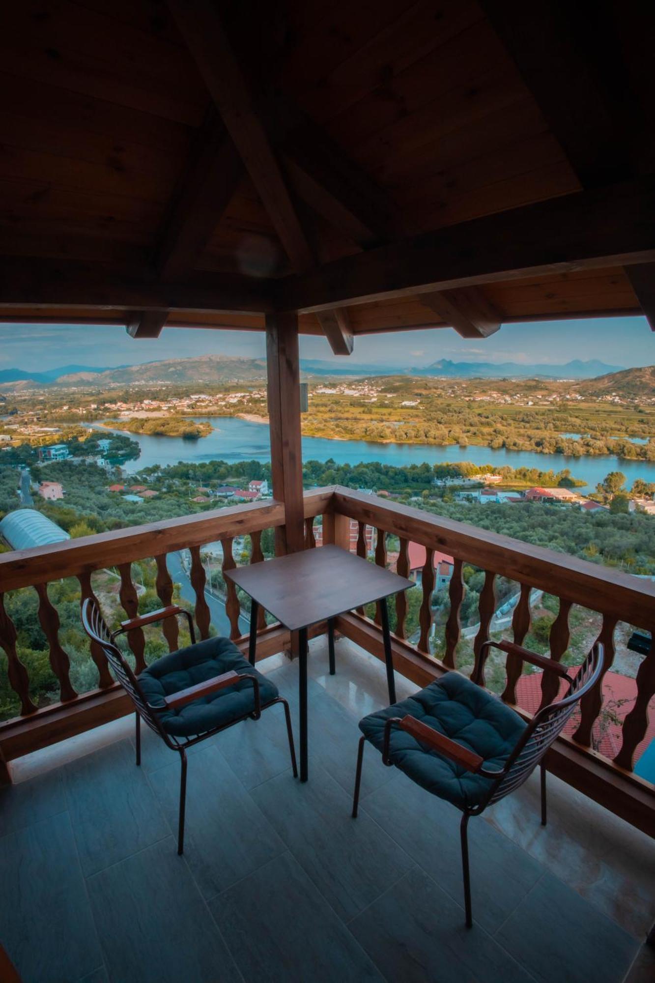 Hotel Shpija E Gjyshit Canaj ภายนอก รูปภาพ