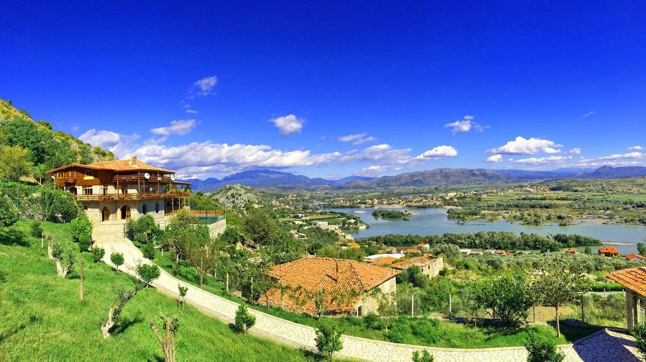 Hotel Shpija E Gjyshit Canaj ภายนอก รูปภาพ
