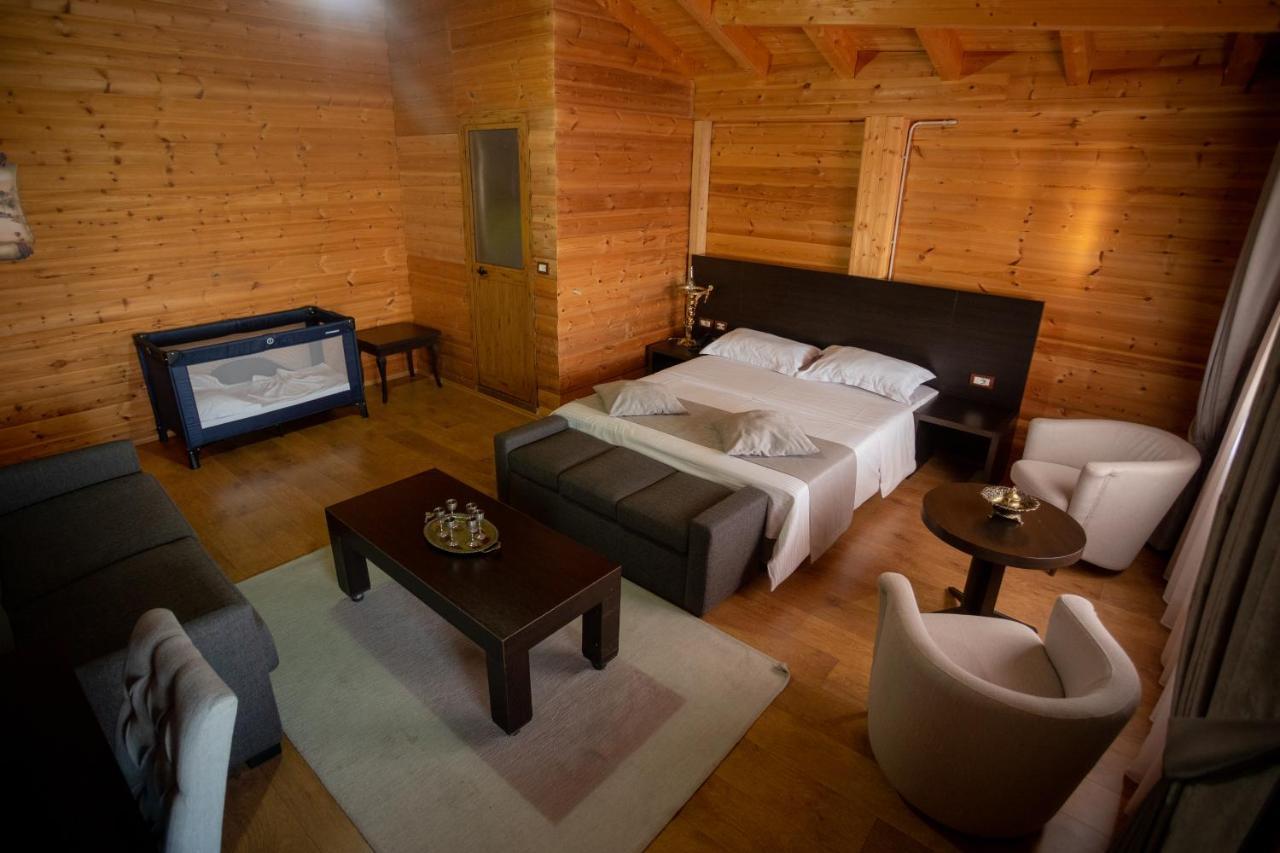 Hotel Shpija E Gjyshit Canaj ภายนอก รูปภาพ