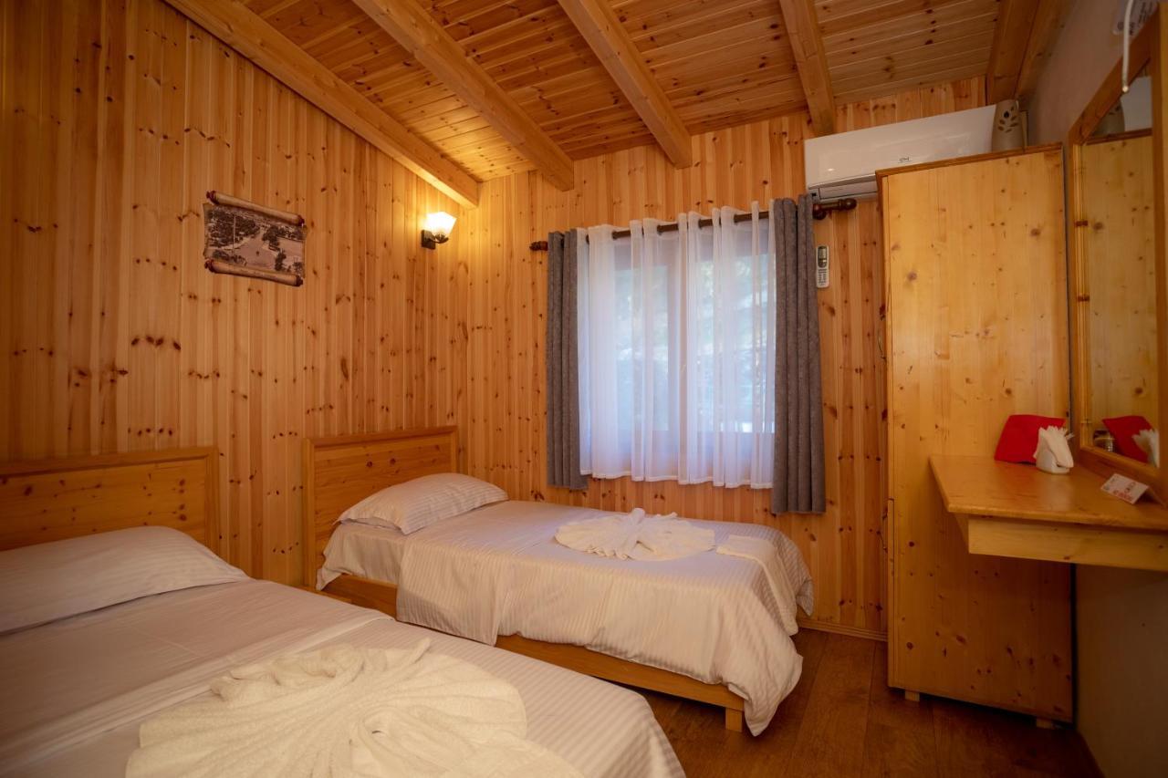 Hotel Shpija E Gjyshit Canaj ภายนอก รูปภาพ