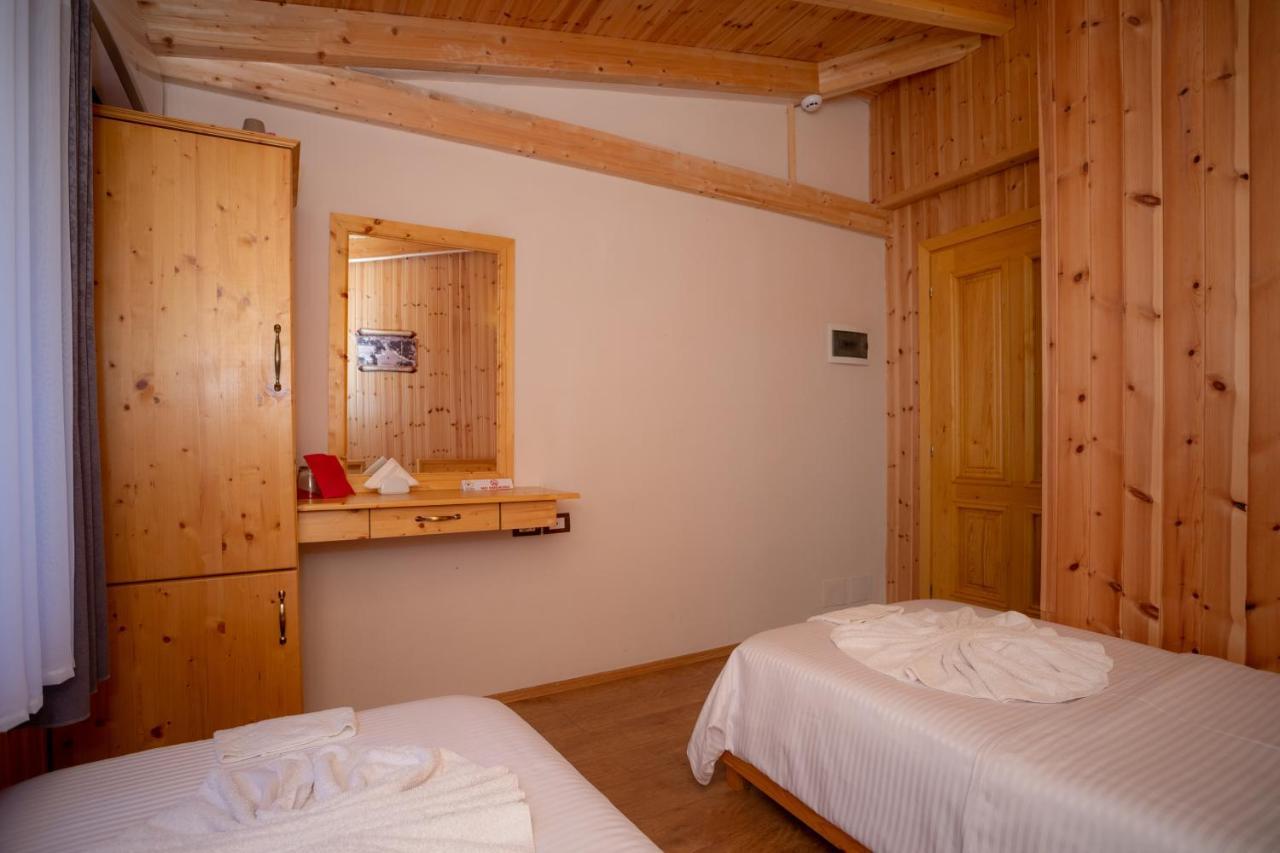 Hotel Shpija E Gjyshit Canaj ภายนอก รูปภาพ