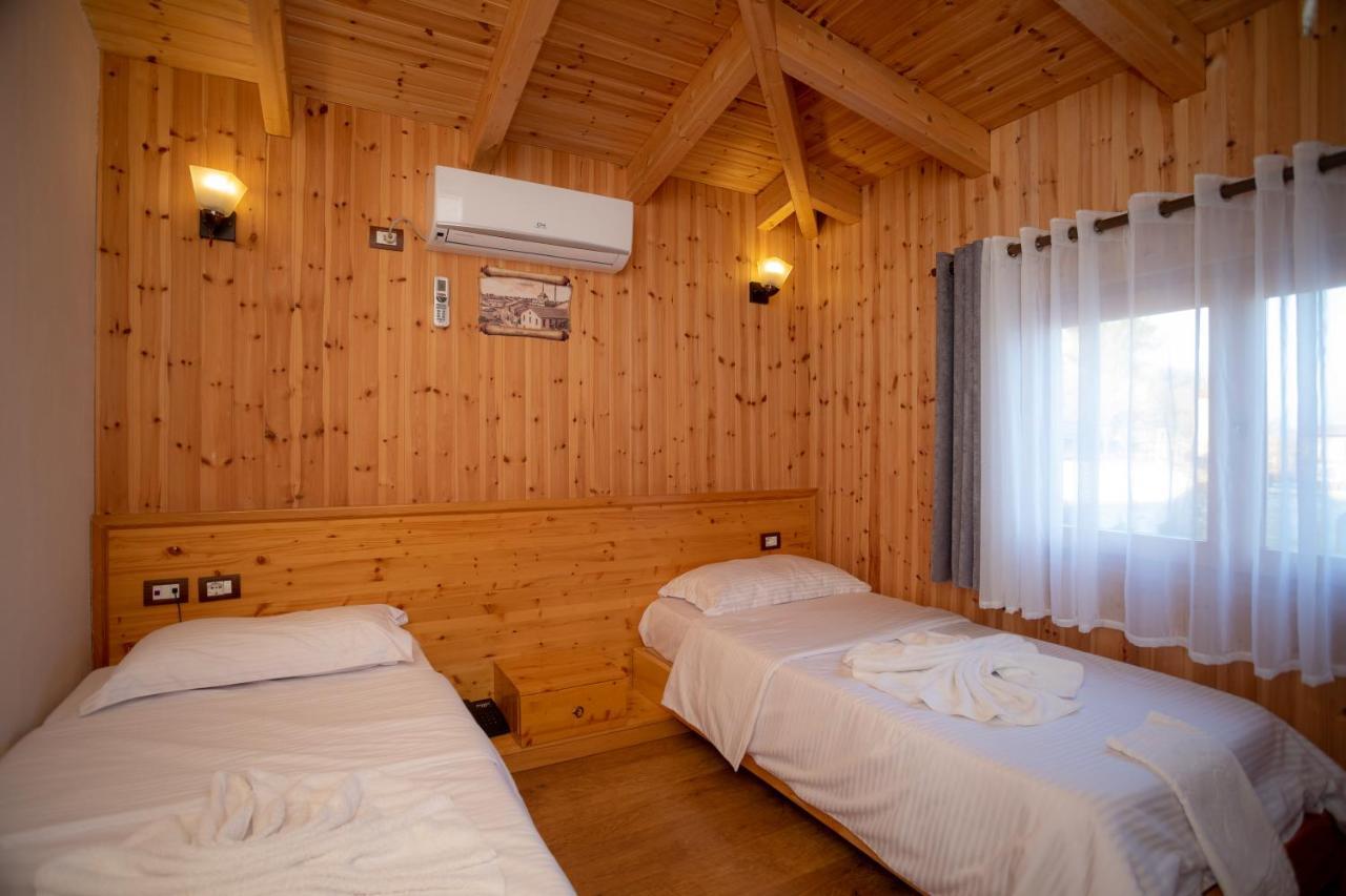 Hotel Shpija E Gjyshit Canaj ภายนอก รูปภาพ