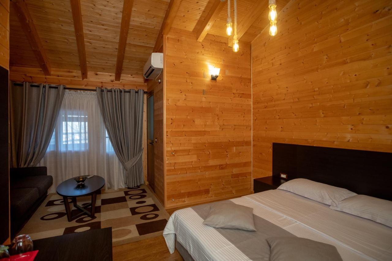 Hotel Shpija E Gjyshit Canaj ภายนอก รูปภาพ