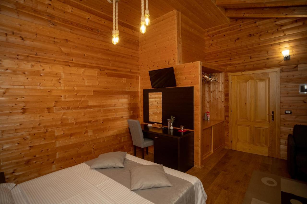 Hotel Shpija E Gjyshit Canaj ภายนอก รูปภาพ