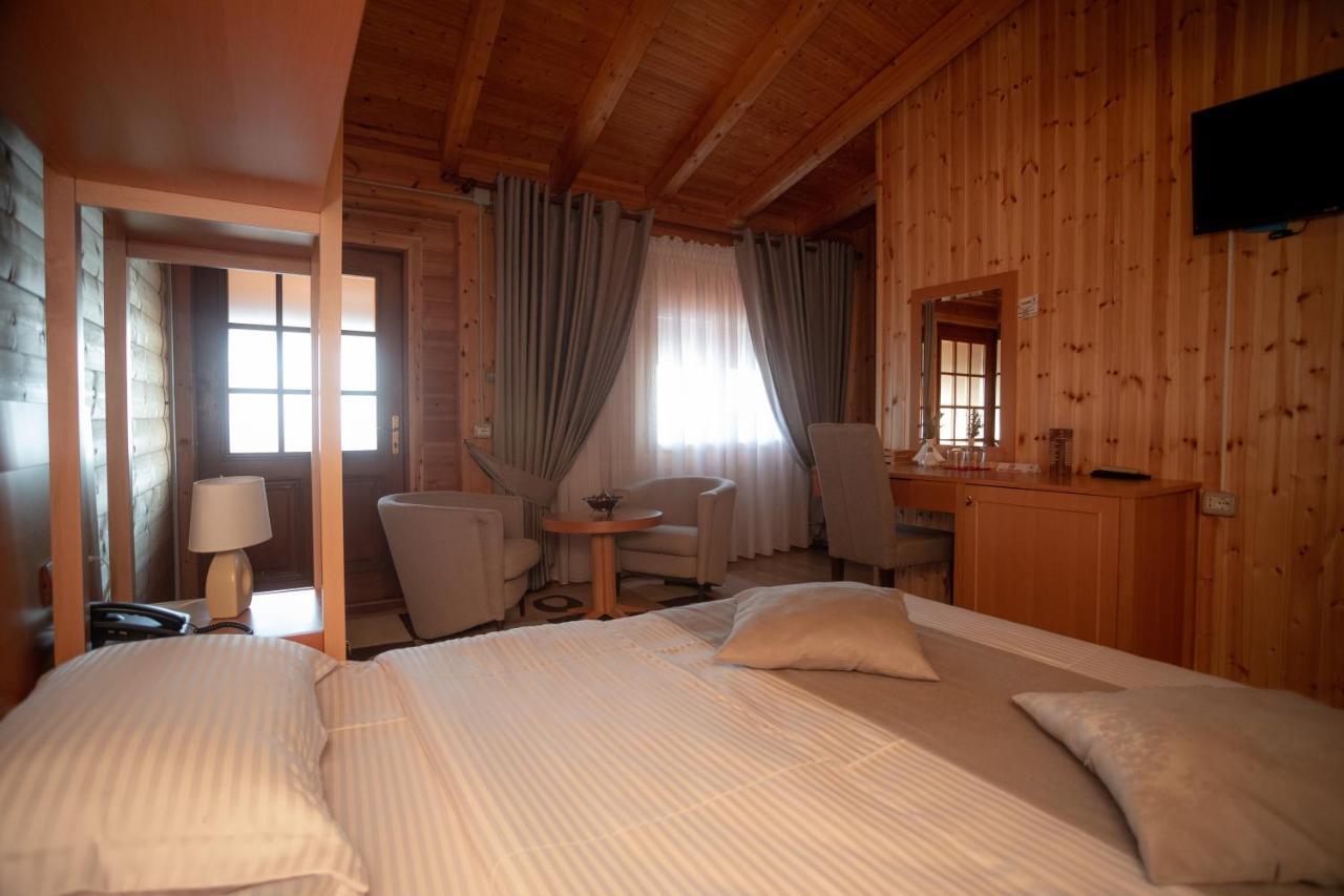 Hotel Shpija E Gjyshit Canaj ภายนอก รูปภาพ