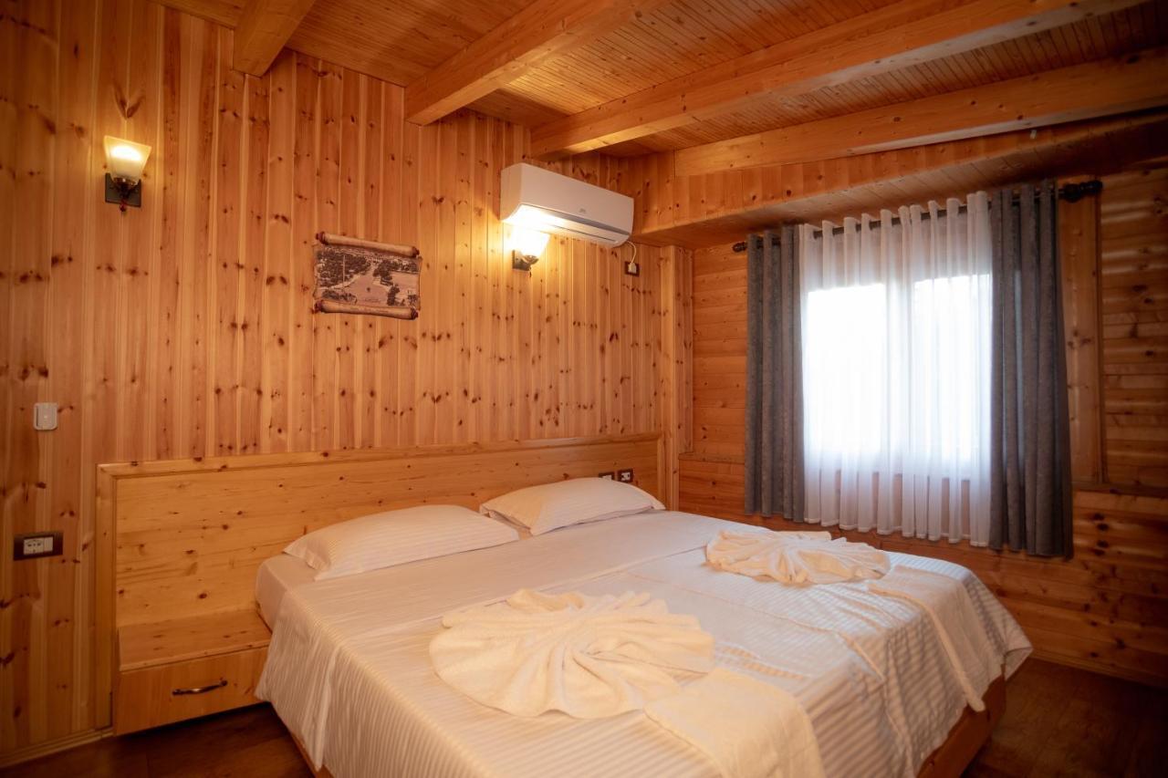 Hotel Shpija E Gjyshit Canaj ภายนอก รูปภาพ