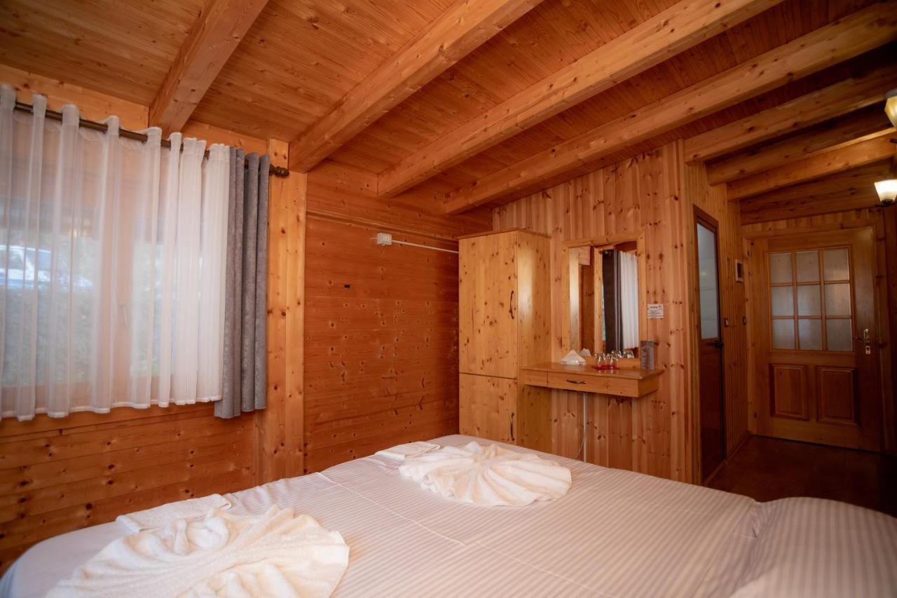 Hotel Shpija E Gjyshit Canaj ภายนอก รูปภาพ
