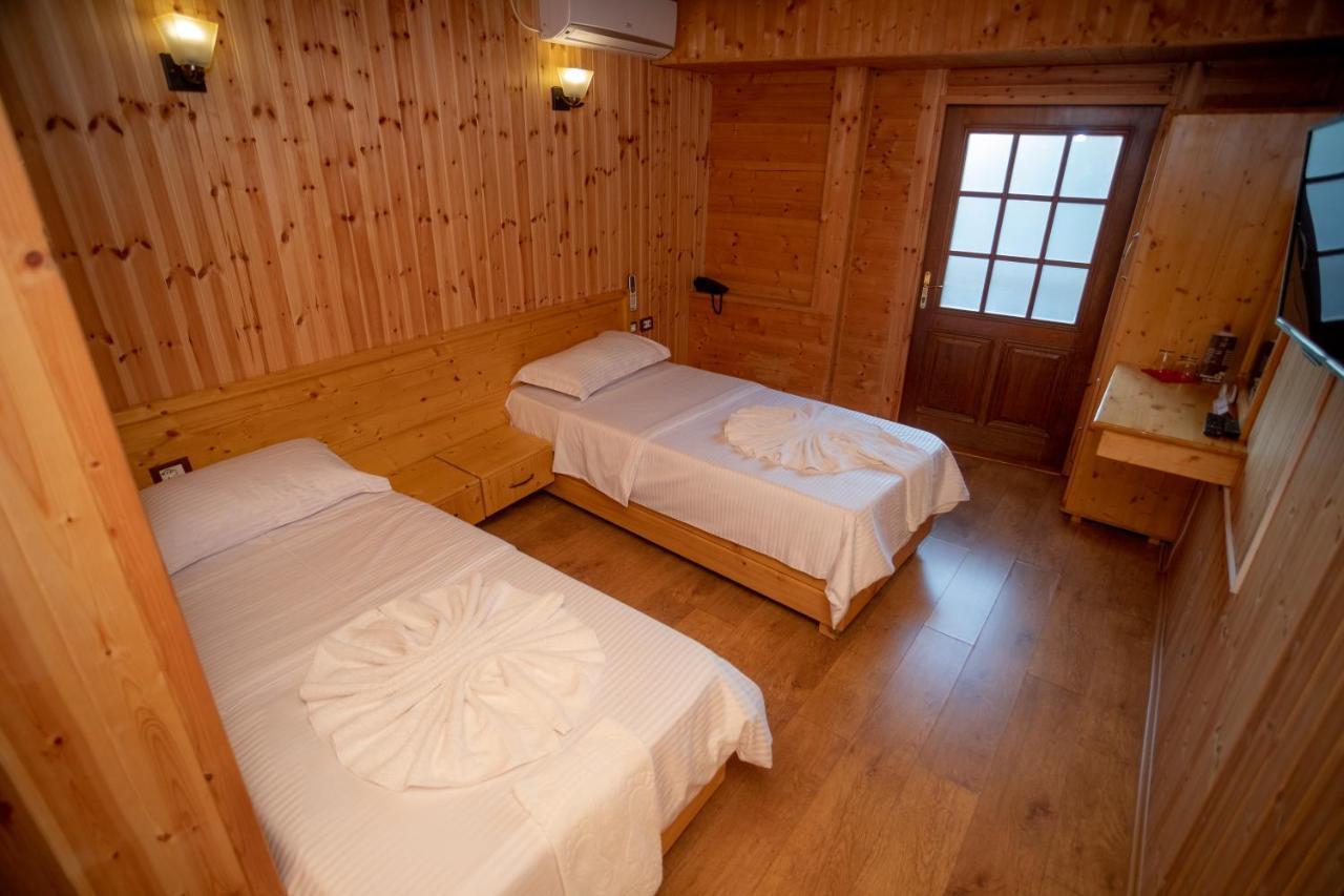 Hotel Shpija E Gjyshit Canaj ภายนอก รูปภาพ