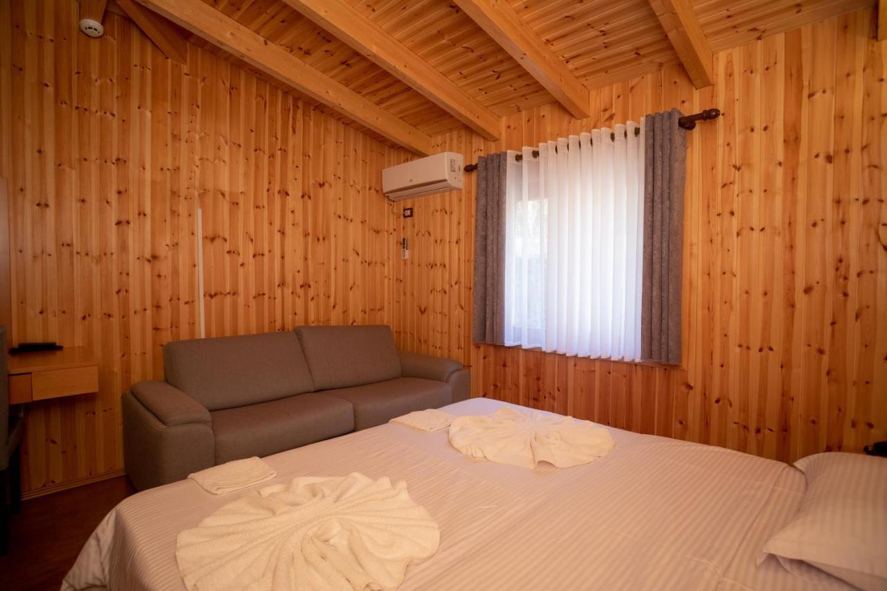 Hotel Shpija E Gjyshit Canaj ภายนอก รูปภาพ