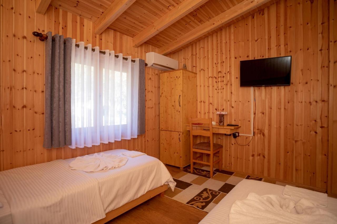 Hotel Shpija E Gjyshit Canaj ภายนอก รูปภาพ