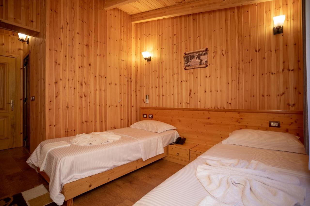 Hotel Shpija E Gjyshit Canaj ภายนอก รูปภาพ
